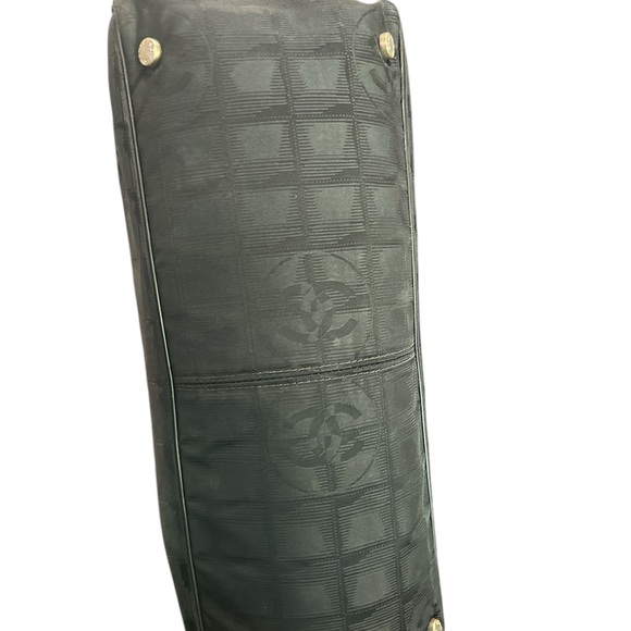 CHANEL Black Quilted Tote Bag - Picture 15 of 16